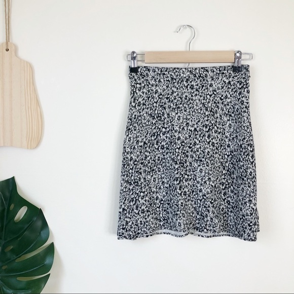 Urban Outfitters Dresses & Skirts - Urban Outfitters l Kimchi Blue floral skater skirt